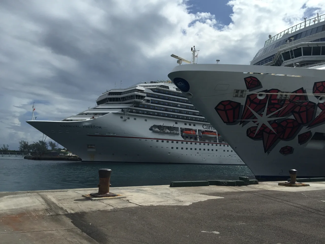 Norwegian Gem’s decorated bow at Nassau